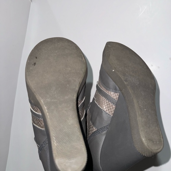 Chloe Snakeskin Sneaker Wedges Size 38 - Picture 5 of 6